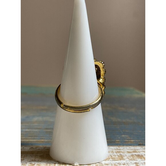 Vintage Gold-Tone Cocktail Ring With Red Glass Stone - Picture 4 of 5